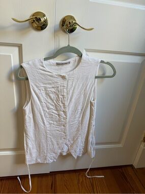Abercrombie & Fitch White Women’s Sleeveless Button-Front Tank